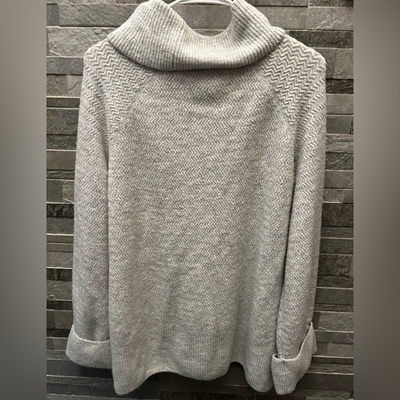 Vince Camuto Sweaters - Vince Camuto Light Gray Cowl Neck Sweater
